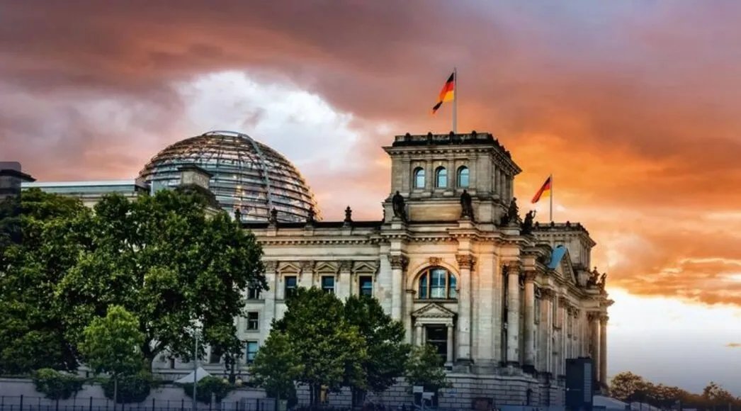 تحذيرات في البرلمان الألماني بعد تلقي كتل برلمانية وحدات تخزين USB مشبوهة