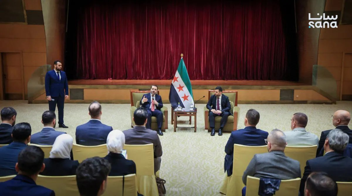 الوزير الشيباني ورئيس الاستخبارات يلتقيان بالجالية السورية في الصين ويؤكدان على دورها في بناء سوريا