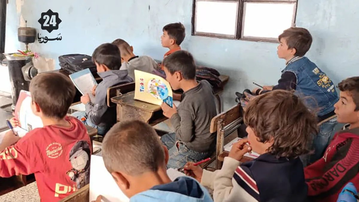 أزمة التعليم في عفرين: نقص الكتب وتأخر الرواتب يهددان مستقبل الطلاب