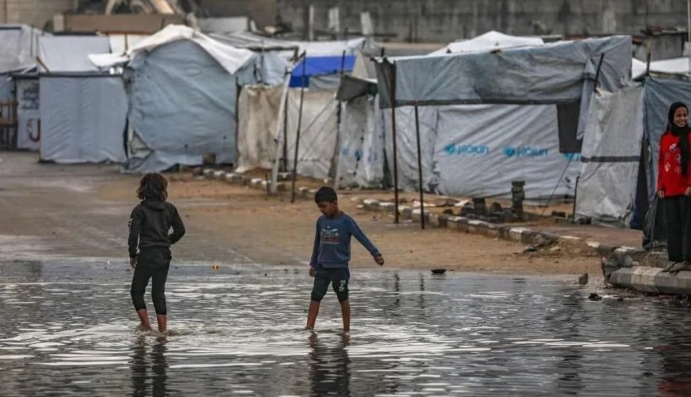 الأونروا تحذر: مئات الآلاف في غزة يواجهون شتاءً قاسياً بلا مأوى