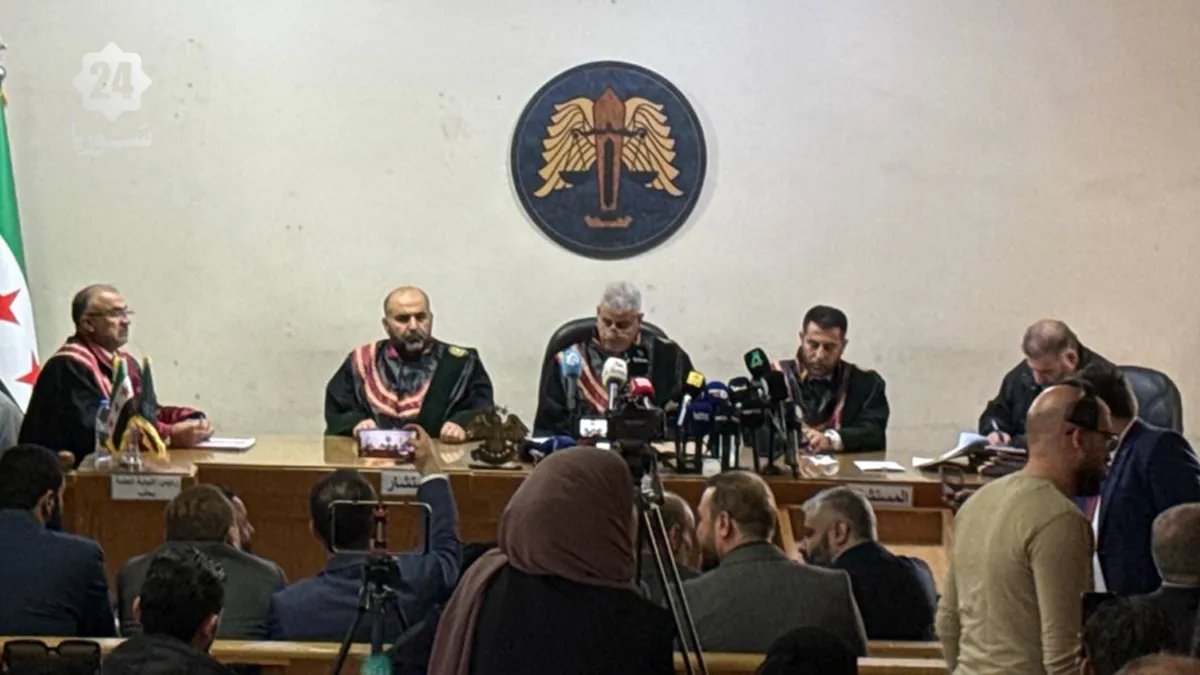 محاكمات علنية في حلب لـ 14 متهماً بانتهاكات أحداث الساحل السوري: تفاصيل الجلسة الأولى