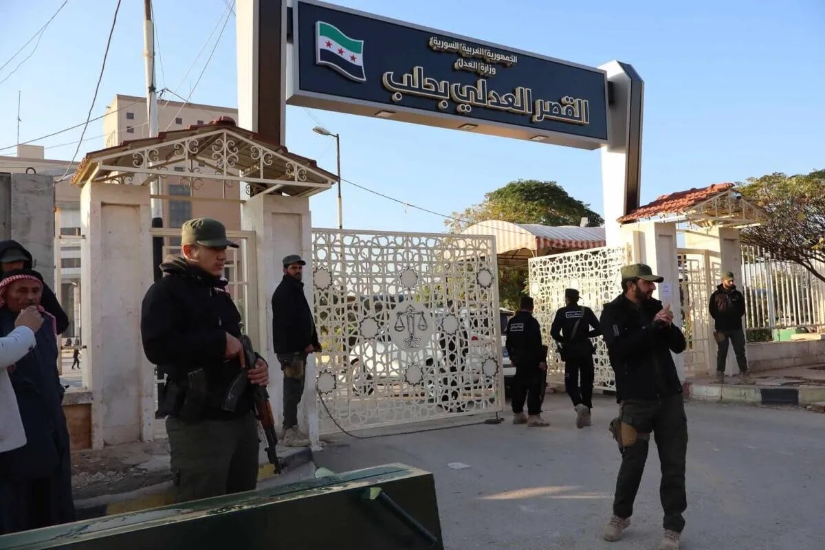 سوريا تبدأ أول محاكمة بشأن أحداث العنف الدامية على الساحل في خطوة "غير مسبوقة"