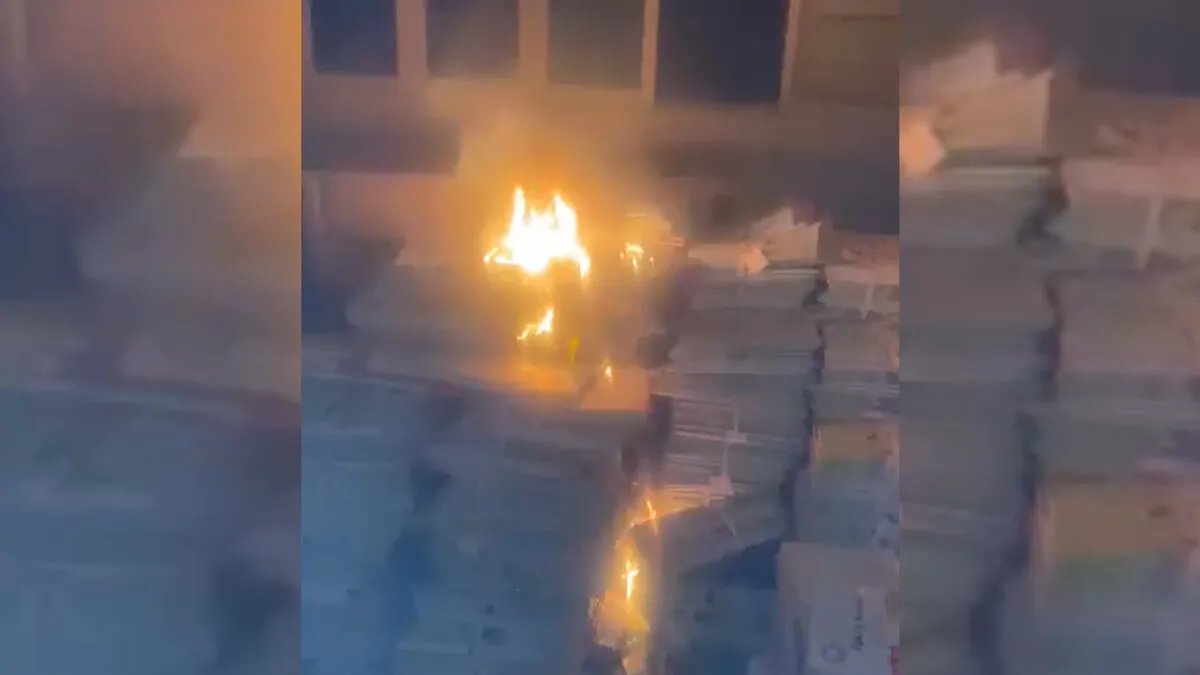 اعتداء إجرامي: مجهولون يشعلون النيران في مجمع الفرات التربوي بريف دير الزور