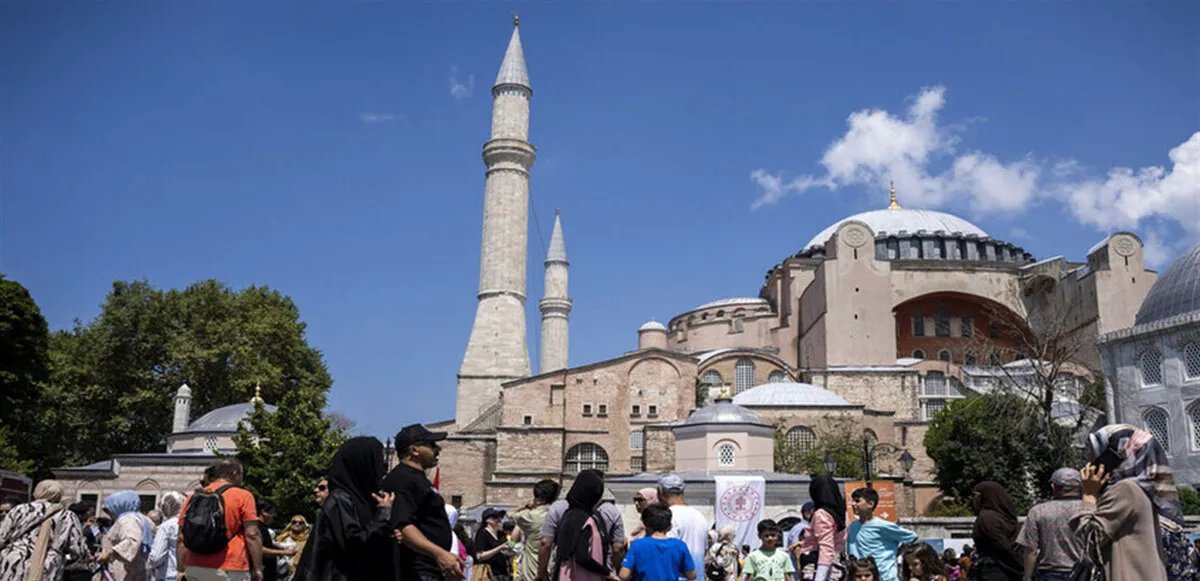 فاجعة في إسطنبول: تسمم يودي بحياة عائلة ألمانية من أصول تركية داخل فندق