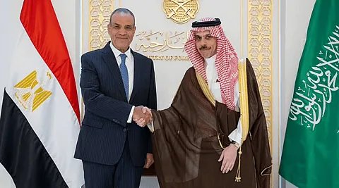 السعودية ومصر تتحدان ضد التدخلات الخارجية والاعتداءات الإسرائيلية في سوريا