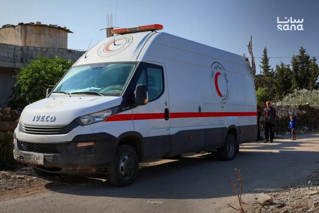 الهلال الأحمر بدرعا: عيادة متنقلة تقدم خدمات طبية مجانية لأهالي قرية عابدين