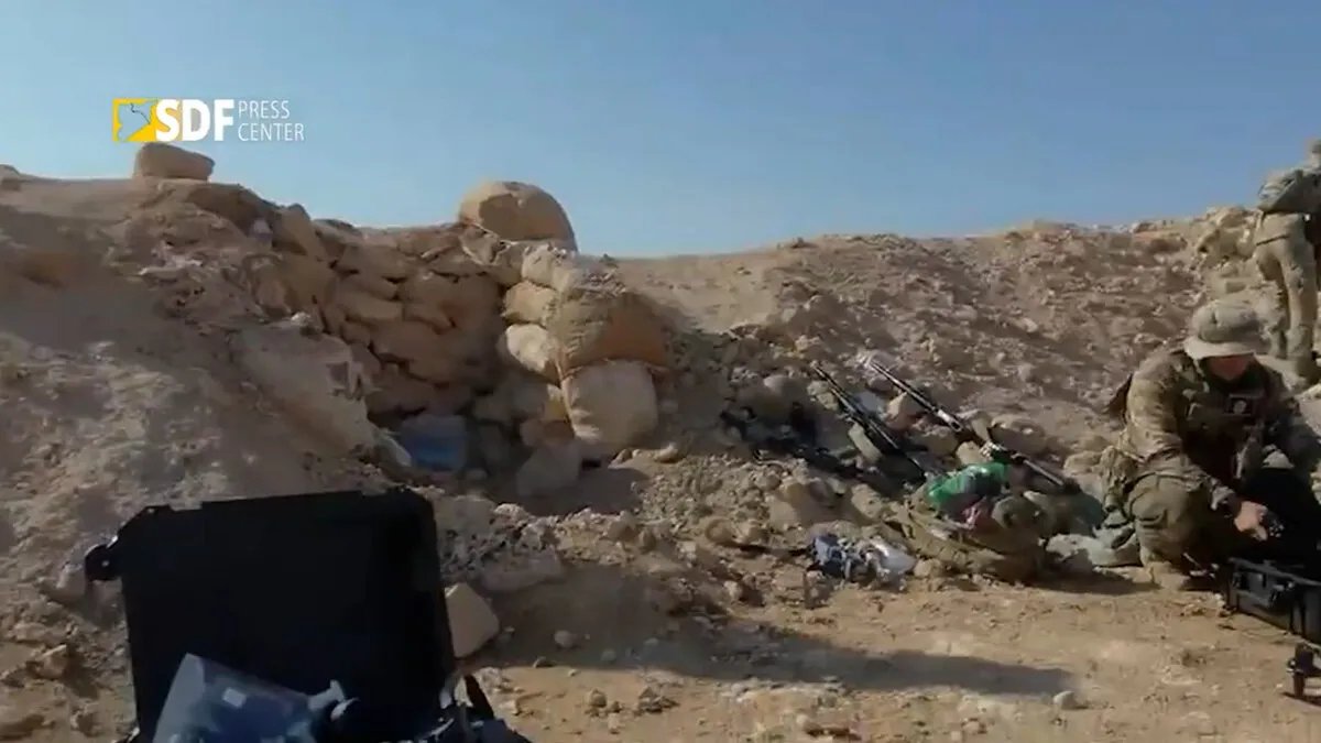 قسد تعلن عن إسقاط طائرتين مسيرتين للحكومة السورية وتكشف عن ارتباطات محتملة بداعش في ريف الرقة