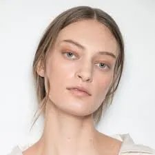 ثورة في عالم مكافحة التجاعيد: ابتكارات وتقنيات عام 2025