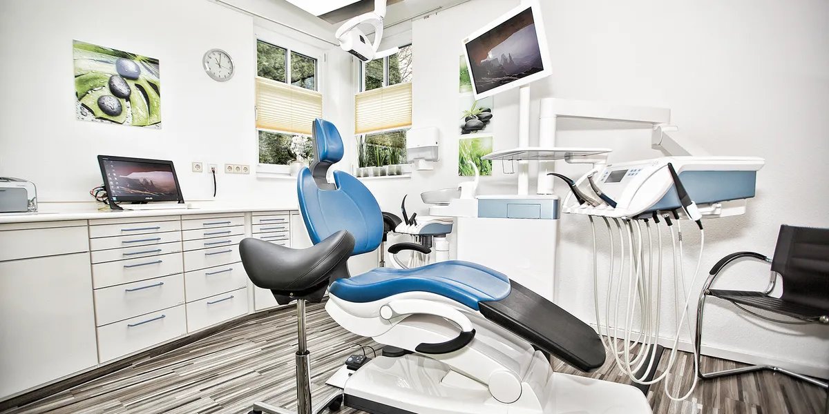 طبيب أسنان يخسر دعوى قضائية ضد مريض تسبب بتلف كرسي العلاج في ميونخ