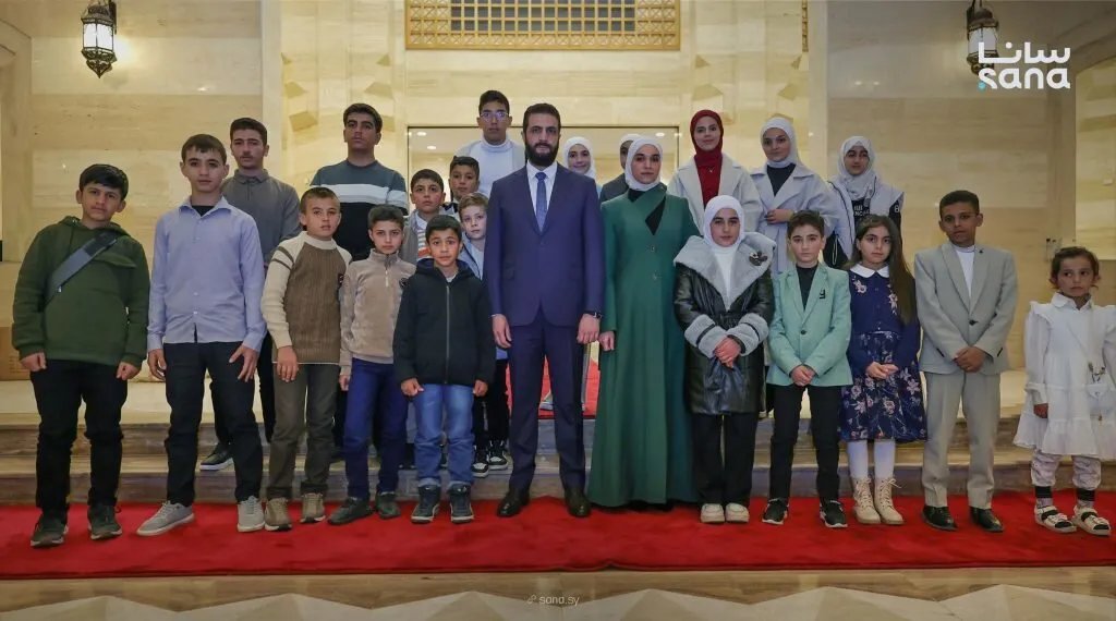 الرئيس الشرع وعقيلته يستقبلان أطفال الشهداء والمتفوقين ويستمعان إلى طموحاتهم بمناسبة يوم الطفل العالمي