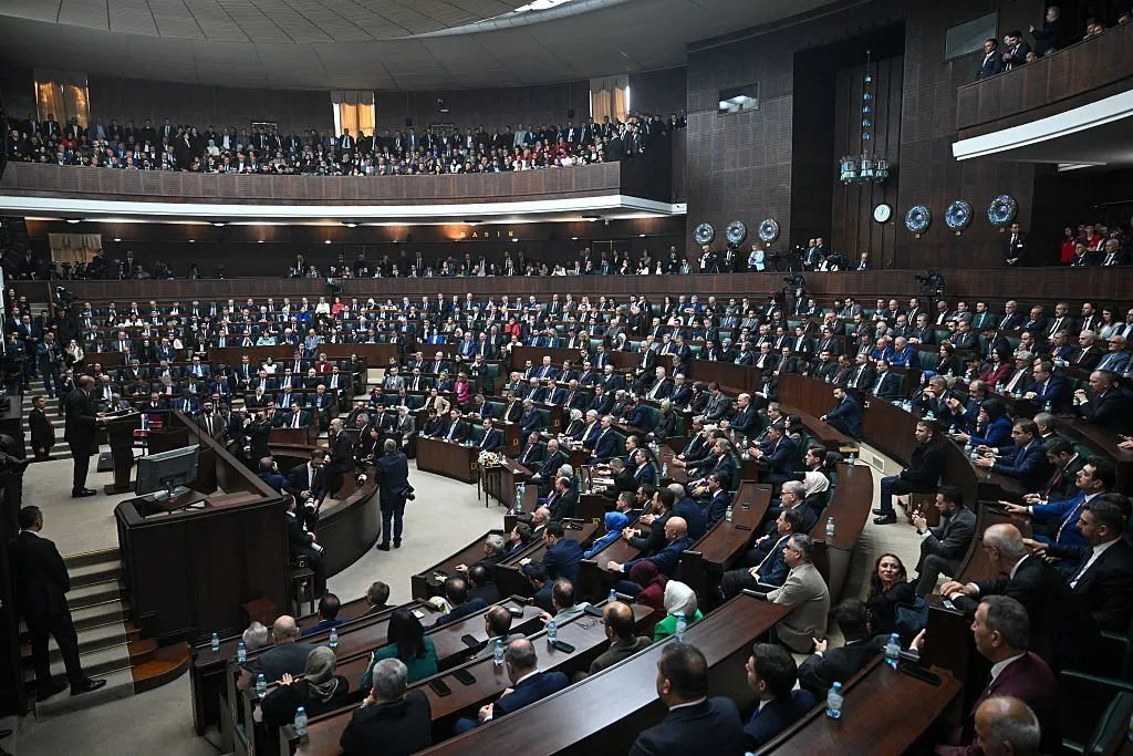 لجنة برلمانية تركية تقرر زيارة عبد الله أوجلان في سجن إيمرالي وسط جدل