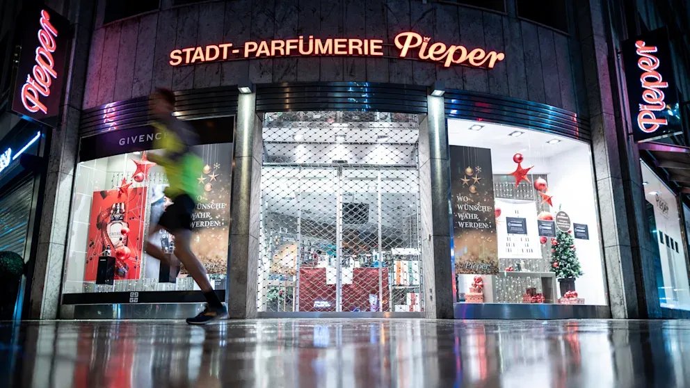 أزمة في قطاع العطور: إفلاس سلسلة متاجر Parfümerie Pieper الألمانية يهدد مئات الوظائف