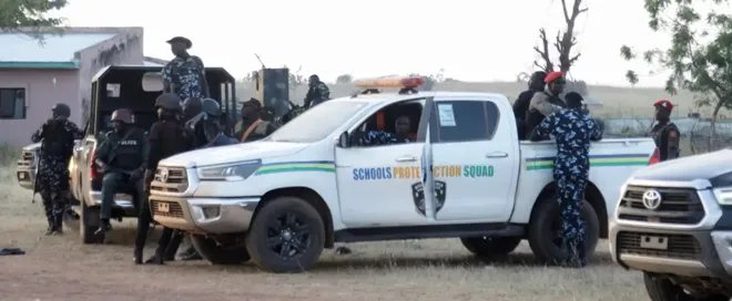 نيجيريا في حالة تأهب: الرئيس يلغي رحلاته بعد خطف جماعي لتلاميذ ومعلمين