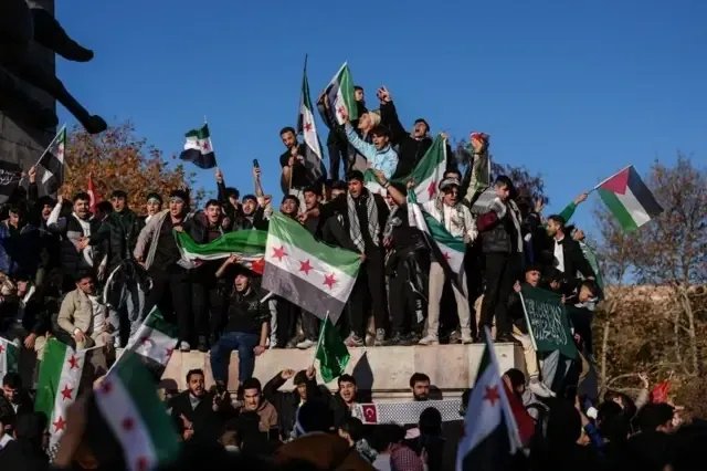 استعداداً للذكرى: توجيهات ثقافية جديدة في سوريا تركز على "يوم التحرير"