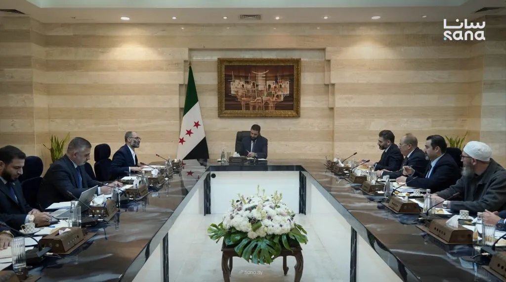 الرئيس الشرع يوجه بتطوير مناهج التعليم وتأهيل المدارس في اجتماع للمجلس الأعلى للتربية