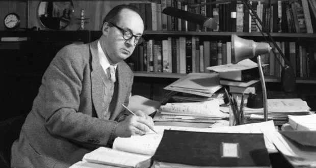 القراءة اليومية: نافذة على التركيز وقوة الملاحظة