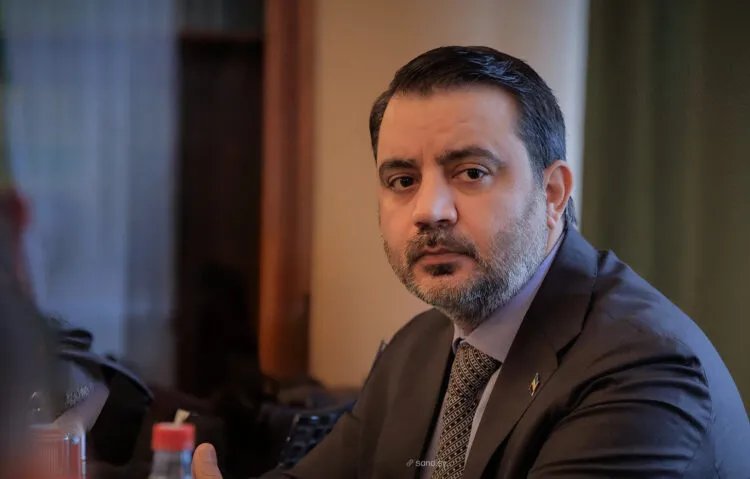 الشيباني يكشف: تقييمات عميقة لأسباب هزيمة الثورة السورية وخيارات لمواجهة النظام وروسيا