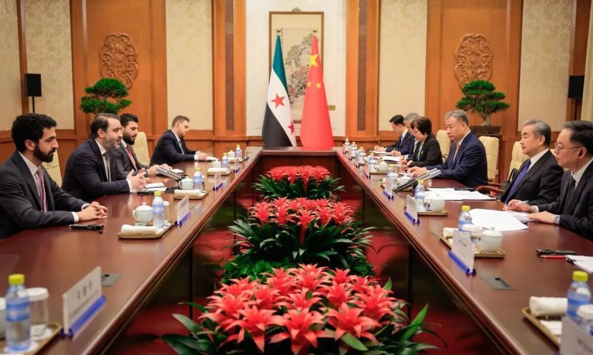 الدبلوماسية السورية: تحركات مكوكية نحو إعادة التموضع في المشهد الدولي