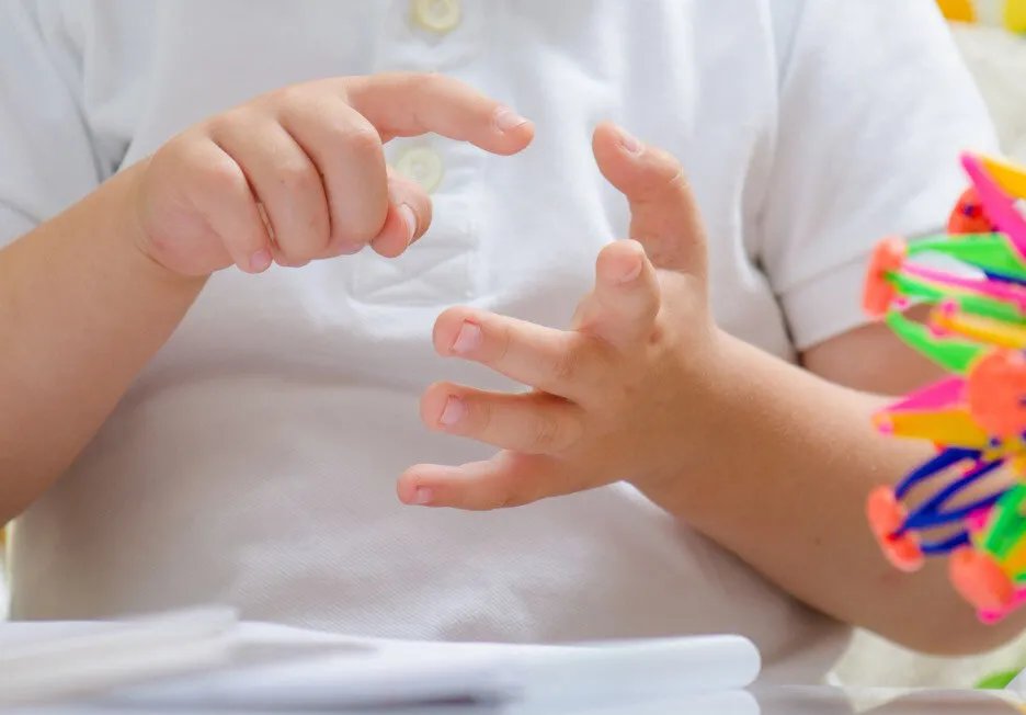 دراسة سويسرية تكشف: استخدام الأصابع يعزز المهارات الحسابية لدى الأطفال