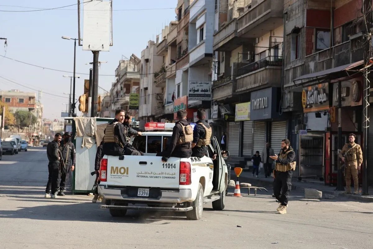 حظر تجوال في حمص إثر جريمة قتل مروعة وتوترات طائفية محتملة