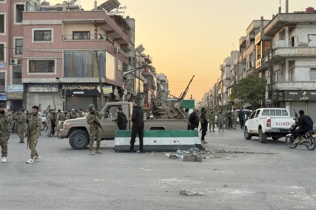 حظر تجول وانتشار أمني مكثف في حمص عقب جريمة زيدل المروعة: جهود مكثفة لمنع الفتنة