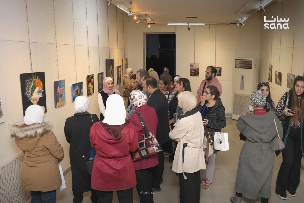 معرض "تجارب أنثوية" في دمشق يحتفي بإبداعات 20 فنانة سورية