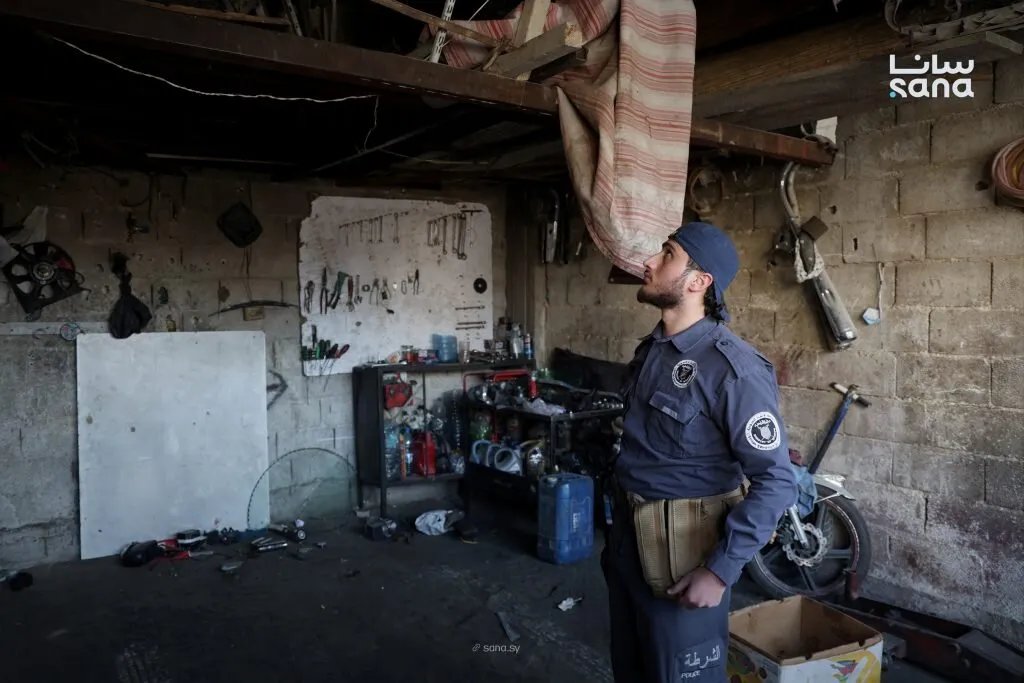 شرطة دمشق تطيح بشبكة سرقة سيارات وتضبط أسلحة ومعدات متطورة