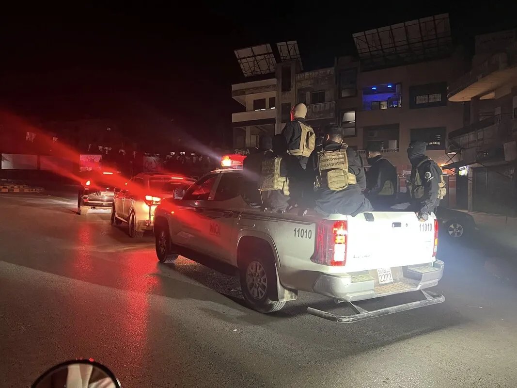 حظر التجوال يمدد في عدة أحياء بحمص بعد اشتباكات دامية