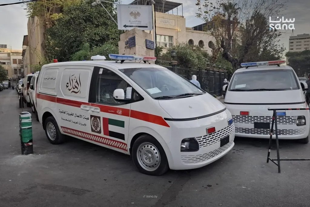 دعم للقطاع الصحي السوري: تسليم 16 سيارة إسعاف من هيئة الأعمال الخيرية العالمية
