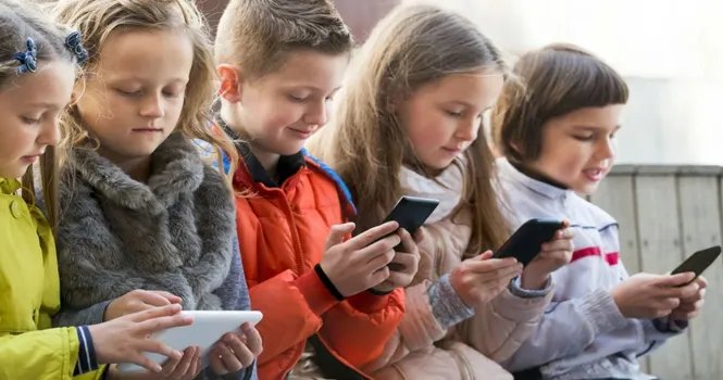 أستراليا: "سناب تشات" يتحقق من أعمار المستخدمين قبل تطبيق قانون حظر الأطفال دون 16 عاماً