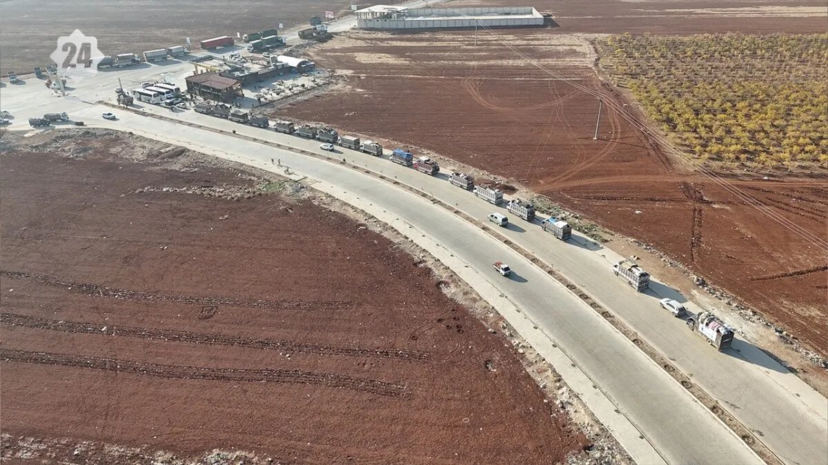 عودة الأمل إلى الغوطة الشرقية: وصول قافلة نازحين من عفرين إلى ريف دمشق