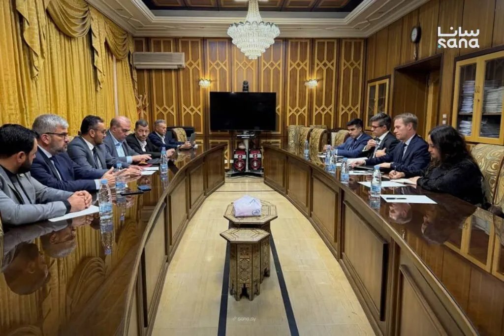 لجنة التحقيق الوطنية تعرض على وفد فرنسي تفاصيل إجراءات التحقيق في أحداث السويداء