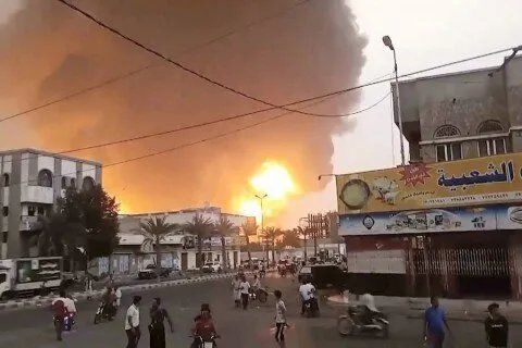 اليمن: أنصار الله تعلن إسقاط طائرة أمريكية ومهاجمة حاملتي طائرات في البحر الأحمر وغارات تستهدف غرب البلاد