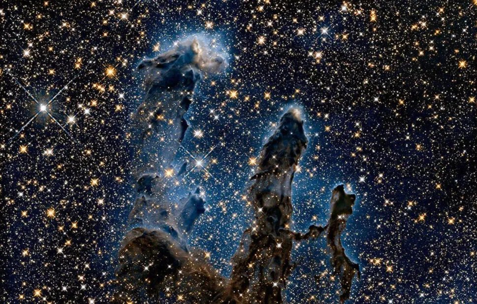 اكتشاف مذهل: غبار الفضاء يلعب دوراً حاسماً في تكوين اللبنات الأساسية للحياة