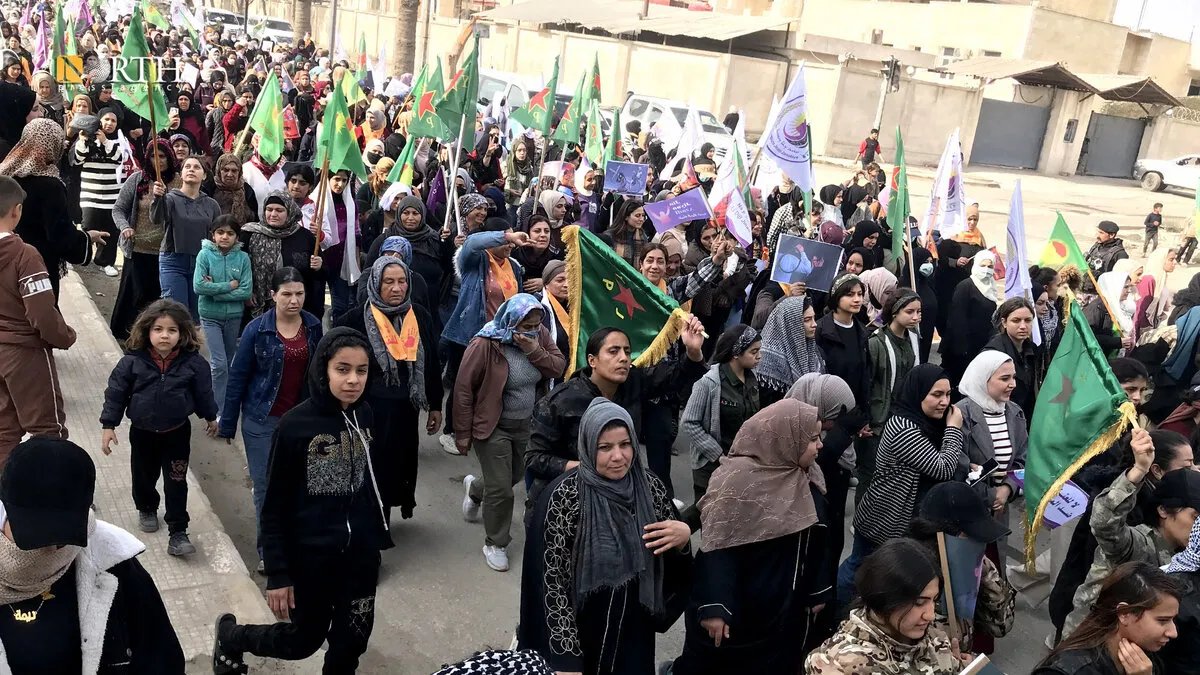 الرقة ترفع الصوت عالياً: مسيرة حاشدة في اليوم العالمي لمناهضة العنف ضد المرأة