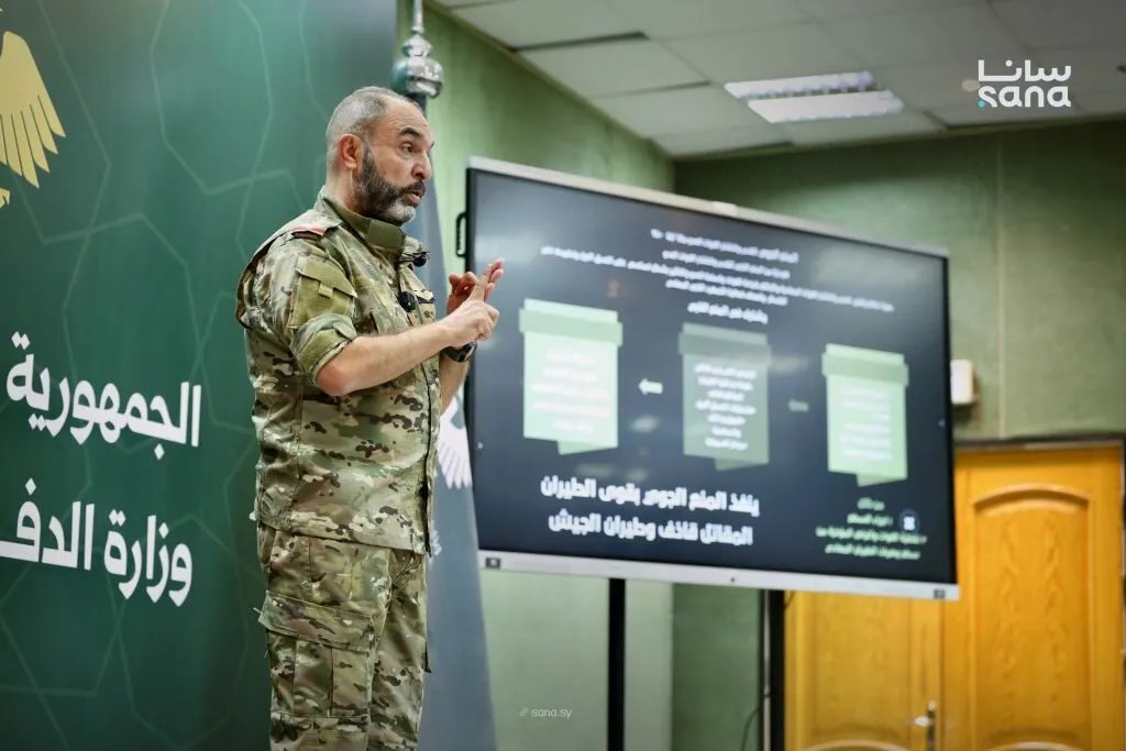 وزارة الدفاع تستعرض واقع القوى الجوية وآليات التنسيق العملياتي في ندوة تخصصية