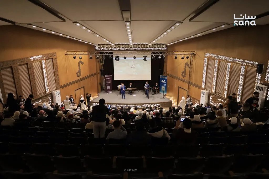 أمسية "روزانا" في حلب: الشباب يحيون الإبداع والفن على مدرج النصر
