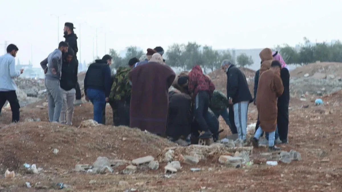 اكتشاف مقابر جماعية في حمص: العثور على رفات عشرات الأشخاص في شارع الستين