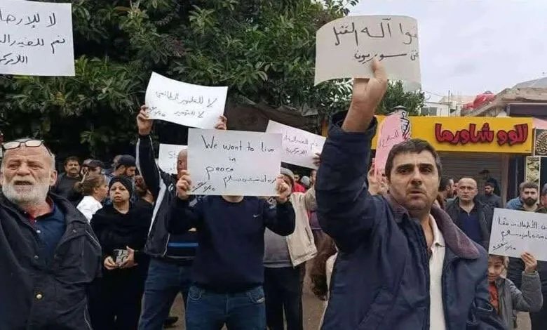 الساحل السوري يشهد احتجاجات واسعة النطاق.. ودمشق ترد