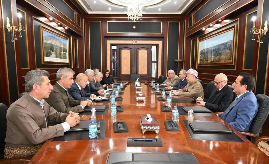 مسعود بارزاني يبحث مع وفد من الحزب الديمقراطي الكردستاني السوري آخر التطورات