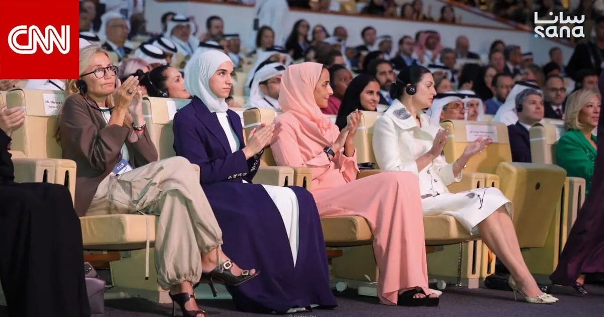 زوجة الرئيس السوري أحمد الشرع، لطيفة الدروبي، تلفت الأنظار في قمة الدوحة