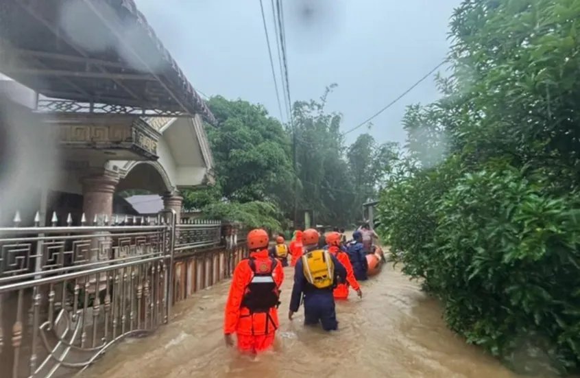 سريلانكا تواجه كارثة: مصرع وإصابة العشرات جراء الفيضانات والانهيارات الأرضية
