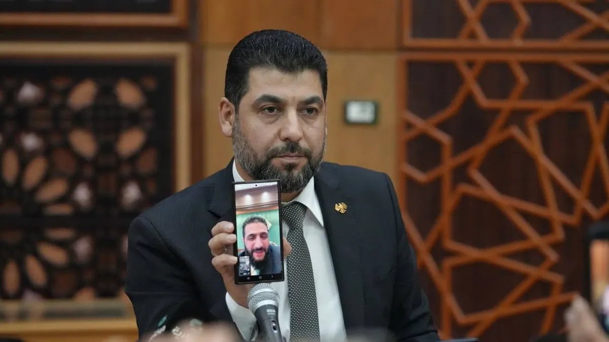 الرئيس الشرع يؤكد على أهمية الوحدة الوطنية والتكامل الاقتصادي في لقاء مع وجهاء اللاذقية