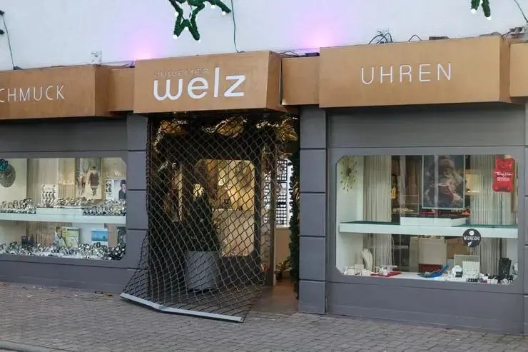 هيسن، ألمانيا: عملية سطو جريئة على محل مجوهرات بسيارة مسروقة