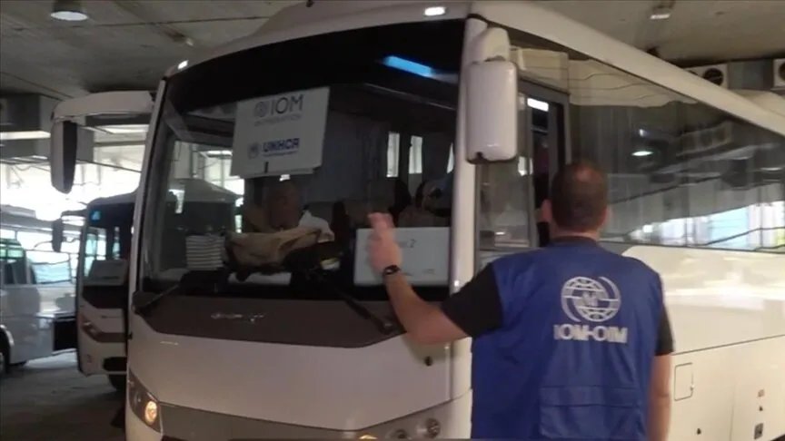 عودة طوعية: نحو 150 نازحًا سوريًا يغادرون لبنان إلى قراهم