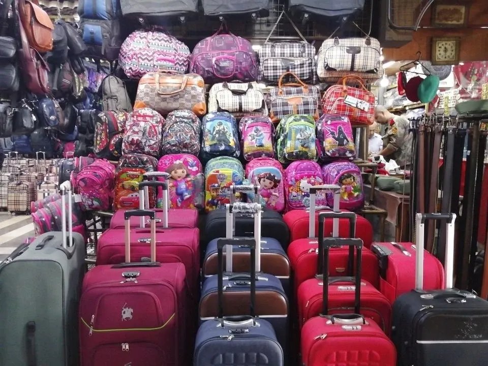 حرفيو الحقائب في دمشق يئنون: غياب الجمركة العادلة يهدد صناعتهم