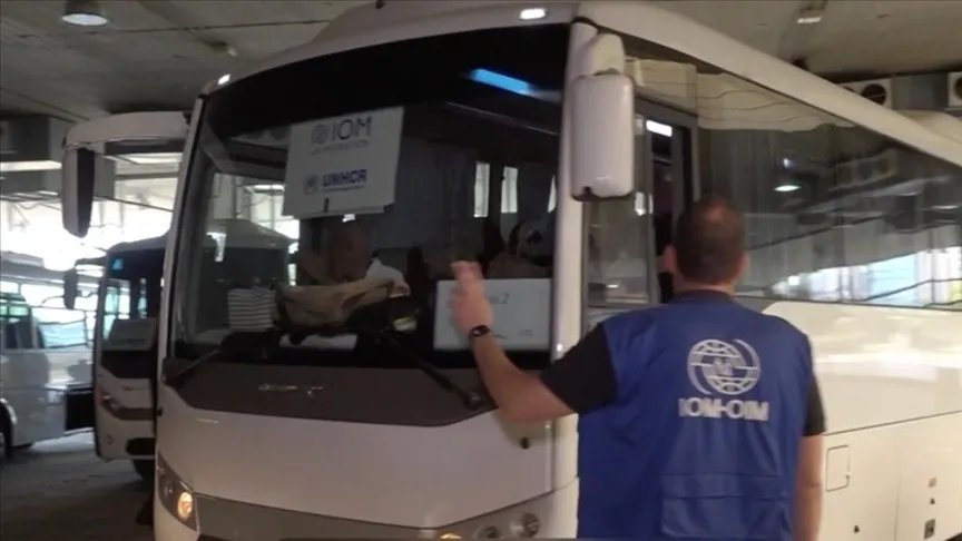 عودة طوعية: نحو 150 لاجئاً سورياً يغادرون لبنان إلى قراهم