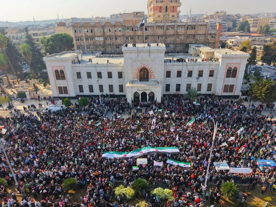 سوريا تحتفل بالذكرى الأولى لـ"ردع العدوان" وسط مظاهرات تندد بالاعتداءات الإسرائيلية