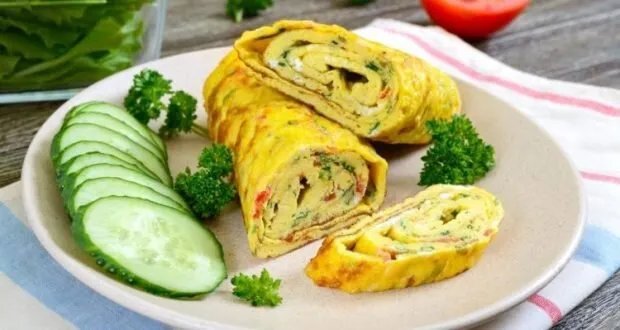 فطور شهي وسريع: رقائق البيض المحشوة بحشوات متنوعة