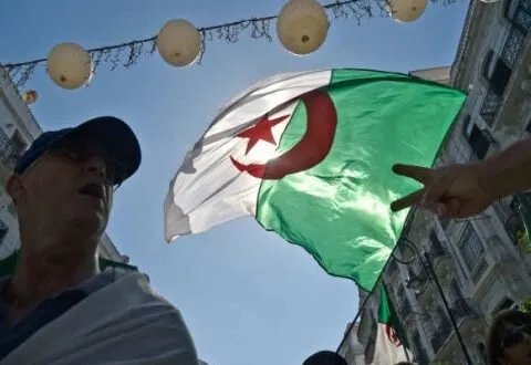 الوكالة الجزائرية: أحزاب تتجاوز الدستور بخطاب ديماغوجي ومزايدات سياسية